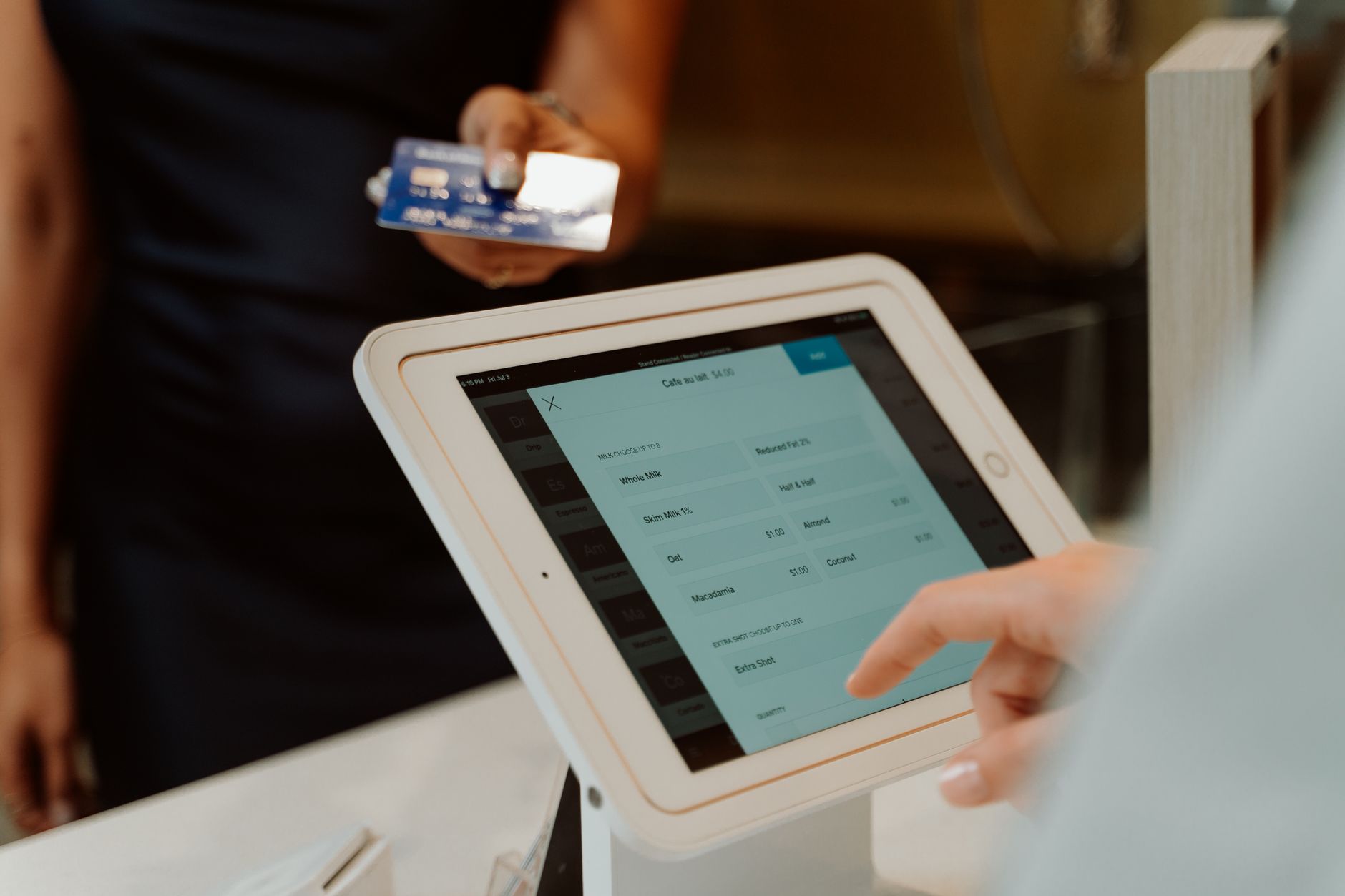 Klarna announces exec departures, lowers outlook