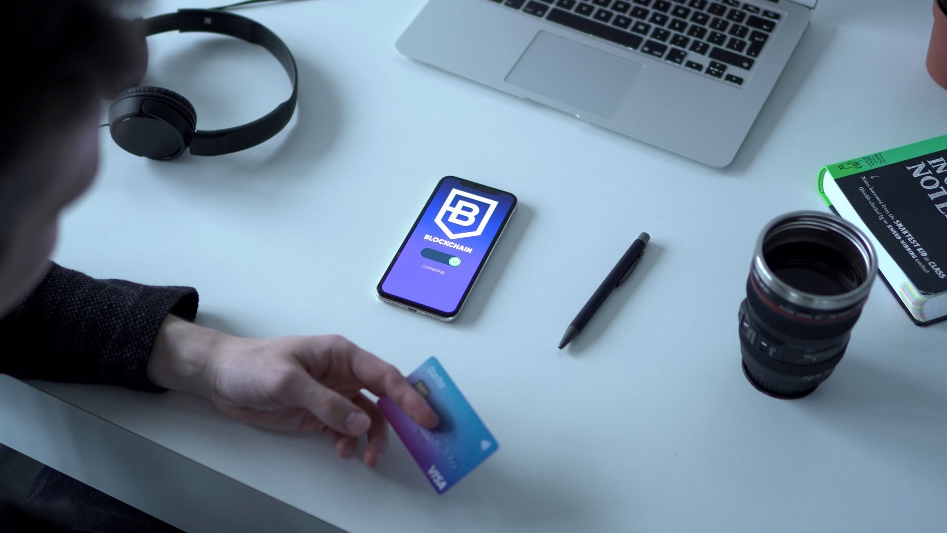 Fintech investment continues to focus on large private deals