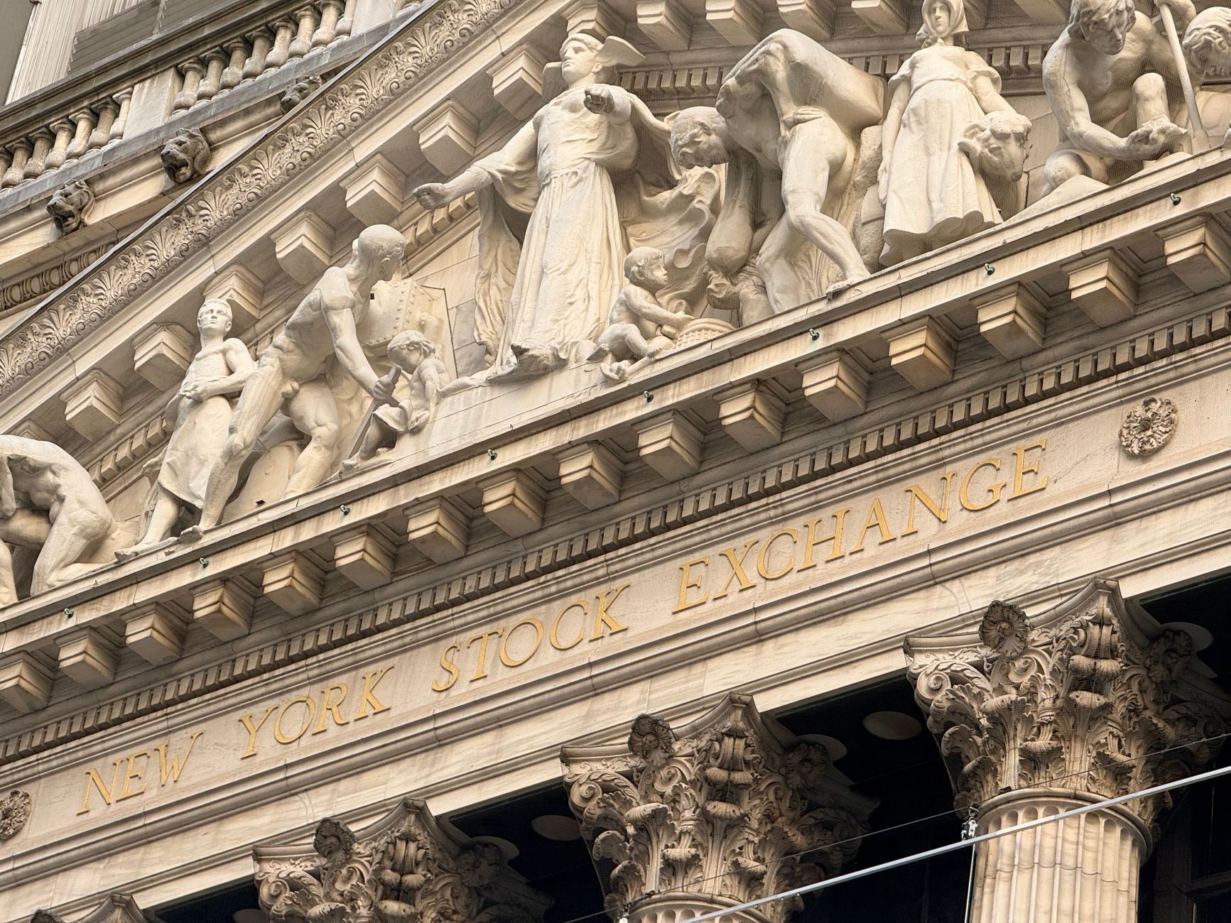 CFTC bans ex-FTX execs from trading