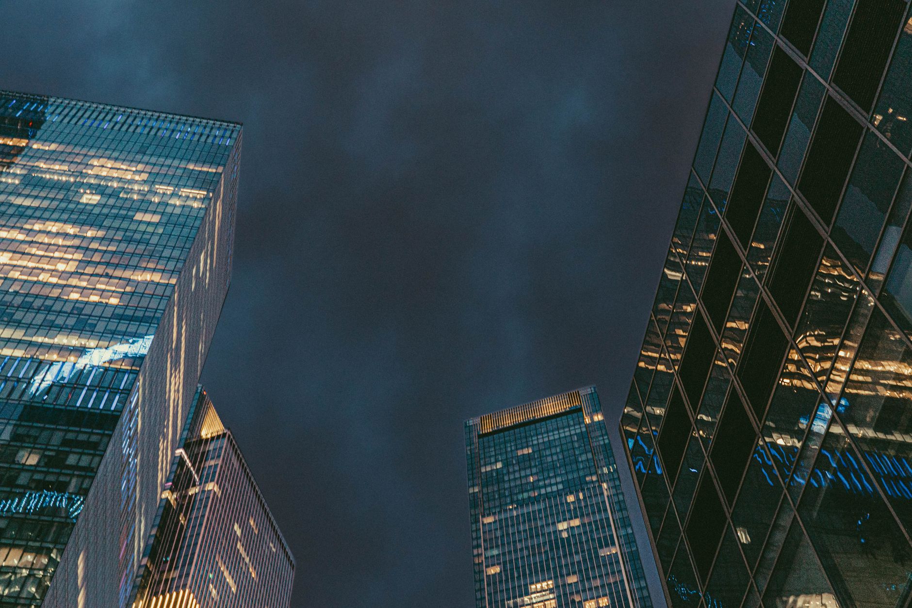 SEC charges 2 former investment bankers with insider trading