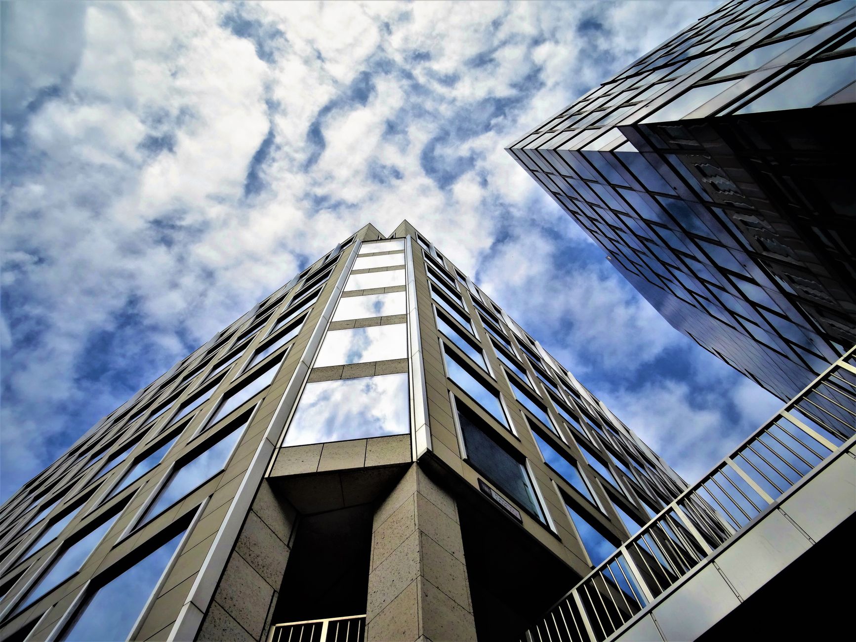 MBA mortgage applications dip 1% as refinance slips 2%