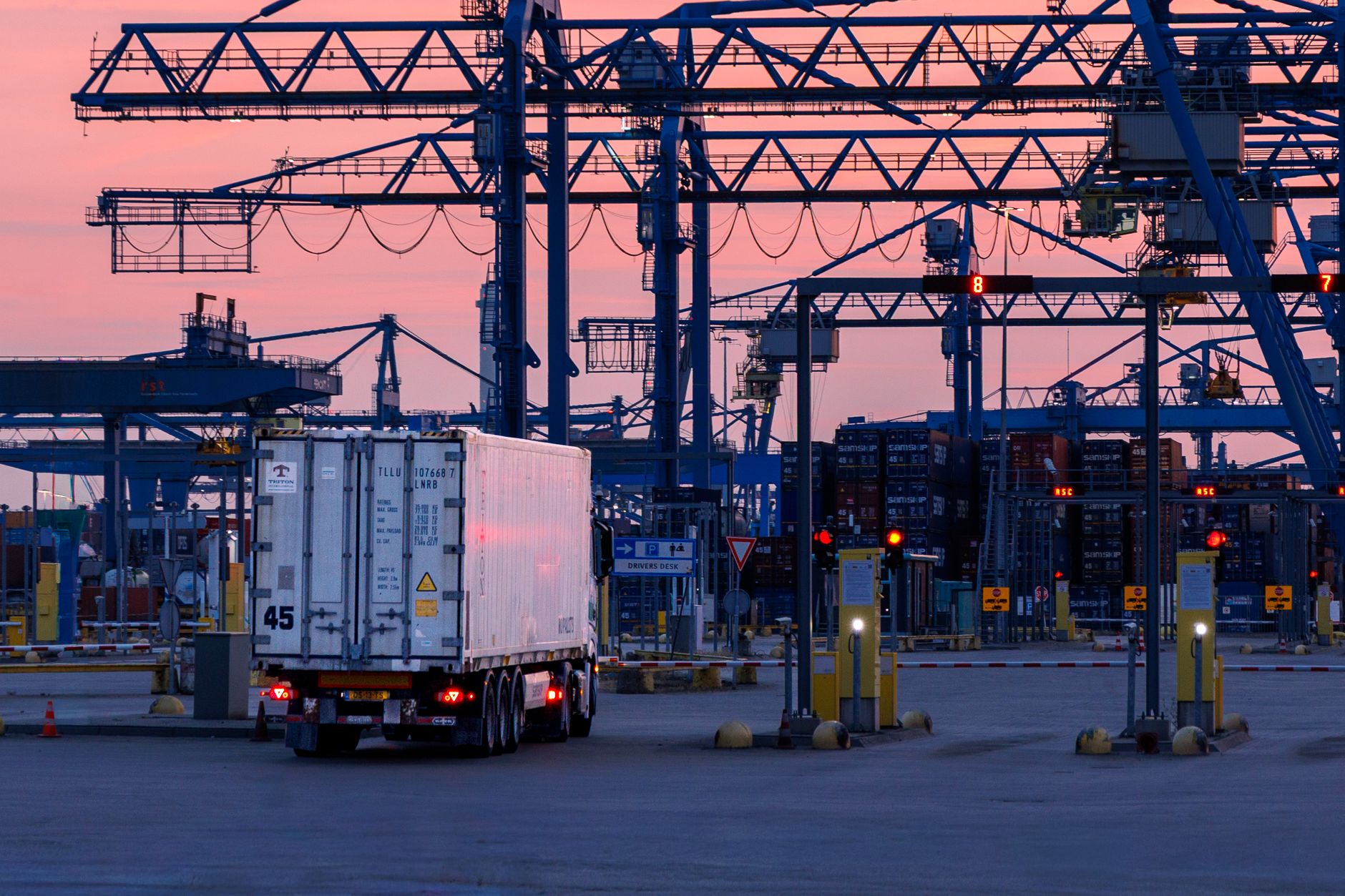 U.S., Canada aluminum groups oppose tariff fight