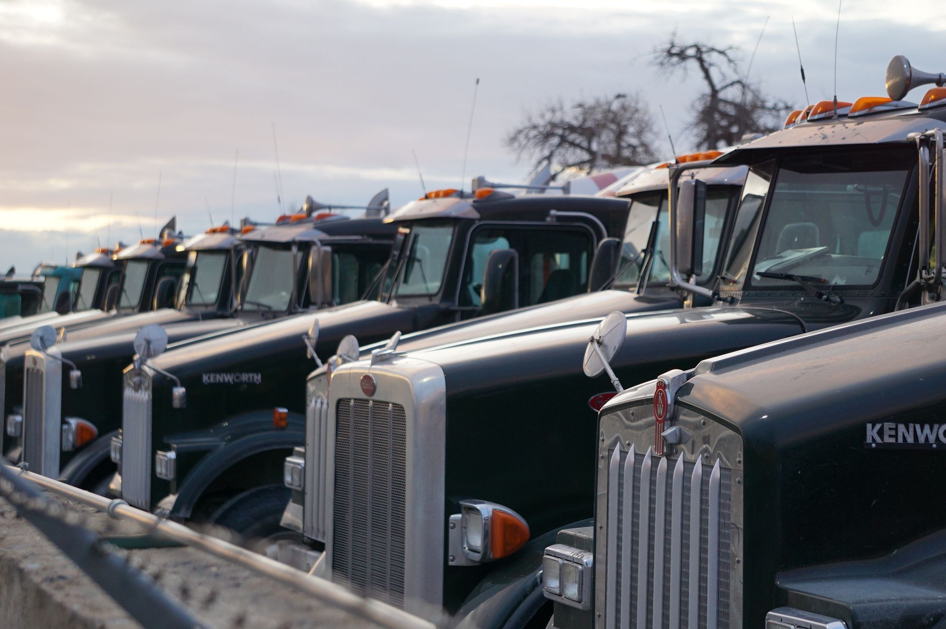 2 key trucking groups in filing raise alarm on Penske decision fallout