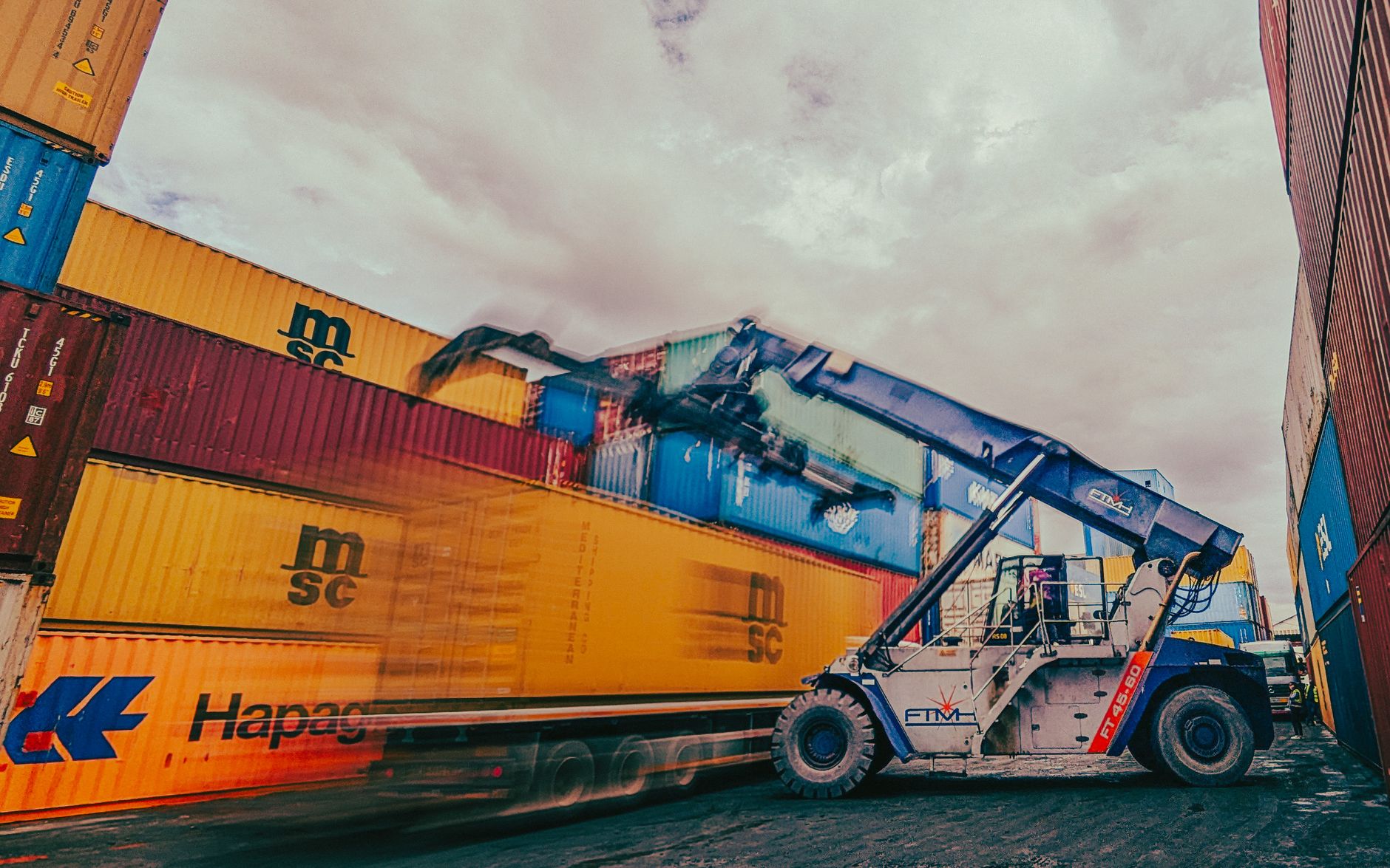 US-Mexico Border Freight Surges 1000% at Laredo Bridge | Nearshoring Impact