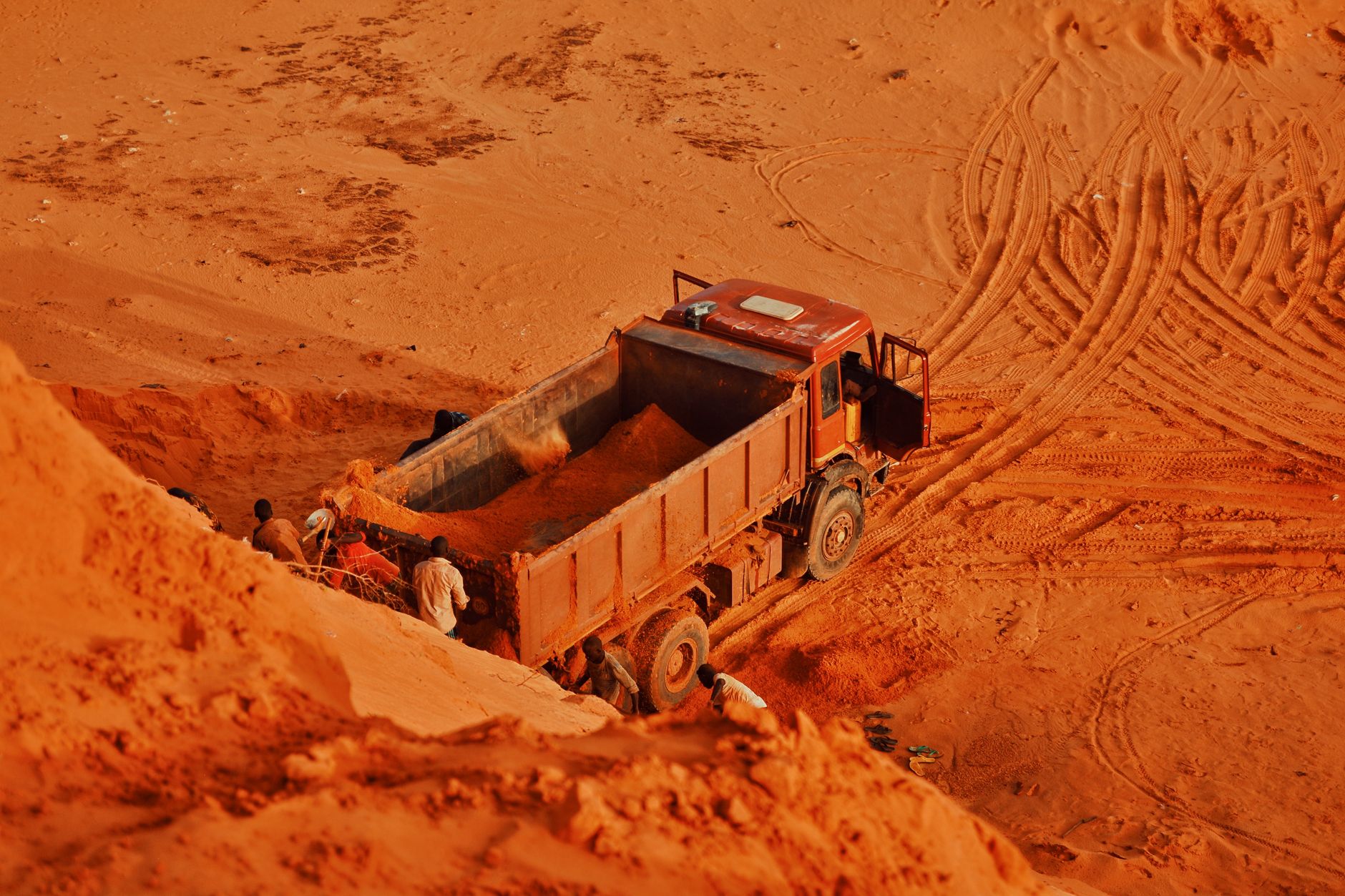 Transportation capacity contraction slows in August