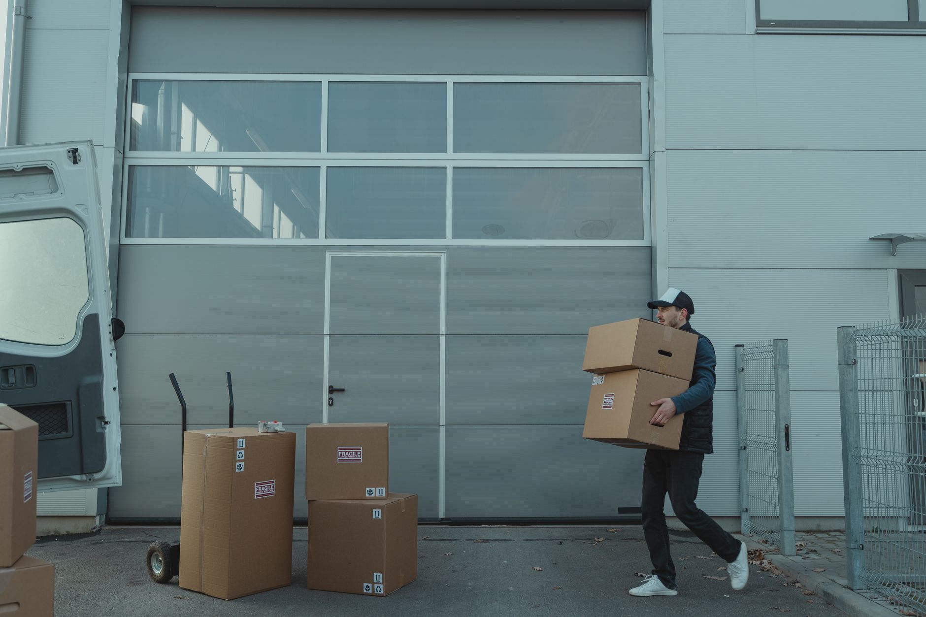 30 Warehouse Robots in One Lab? Kenco Tests the Future