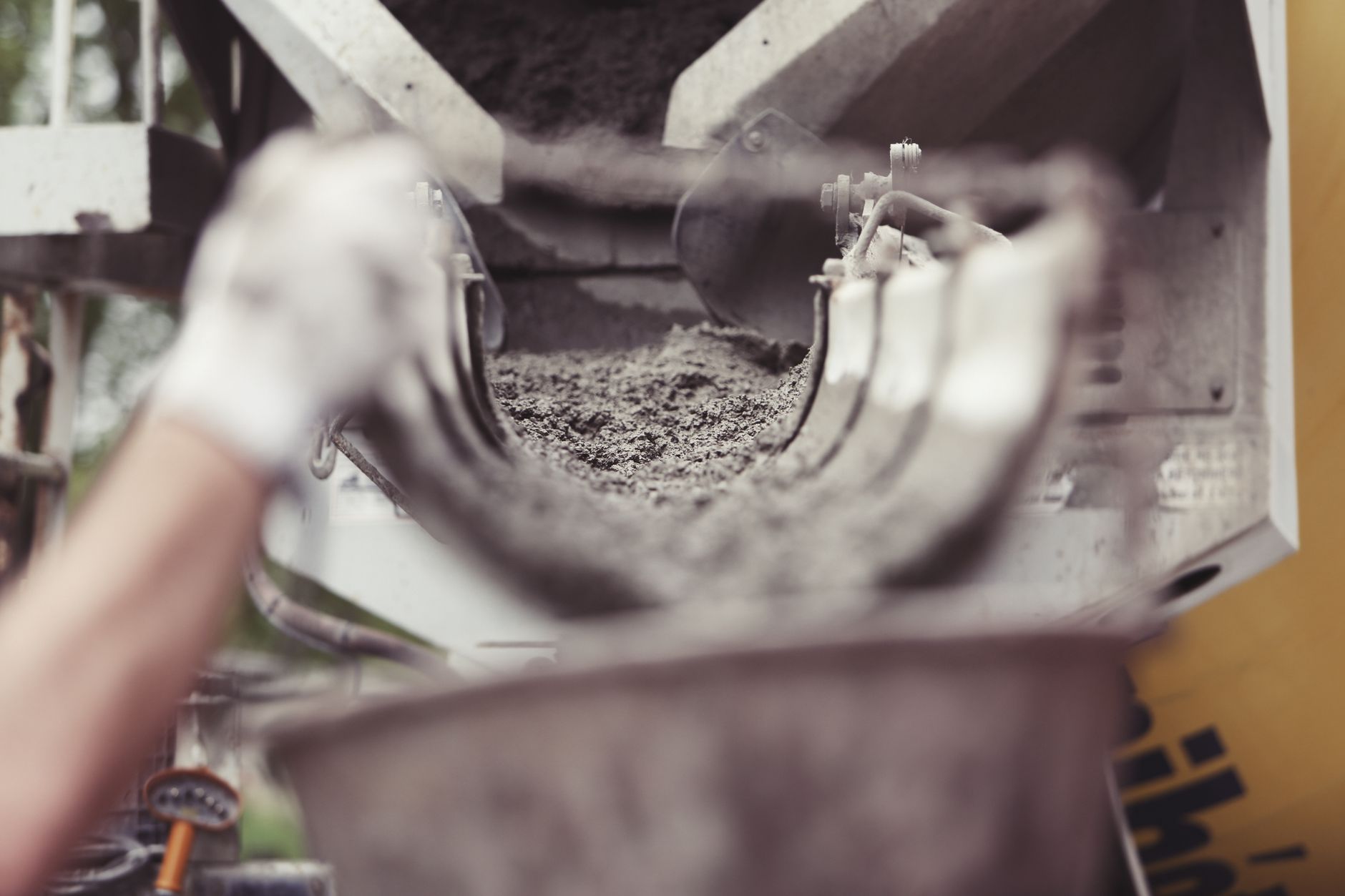 Strategist sees ‘extremely high’ risk of $5 gas by November