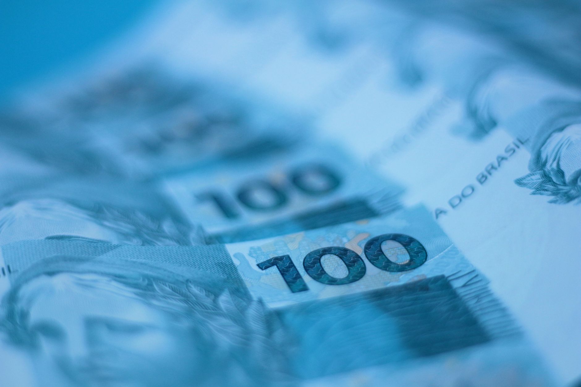Cash lags credit, debit payments