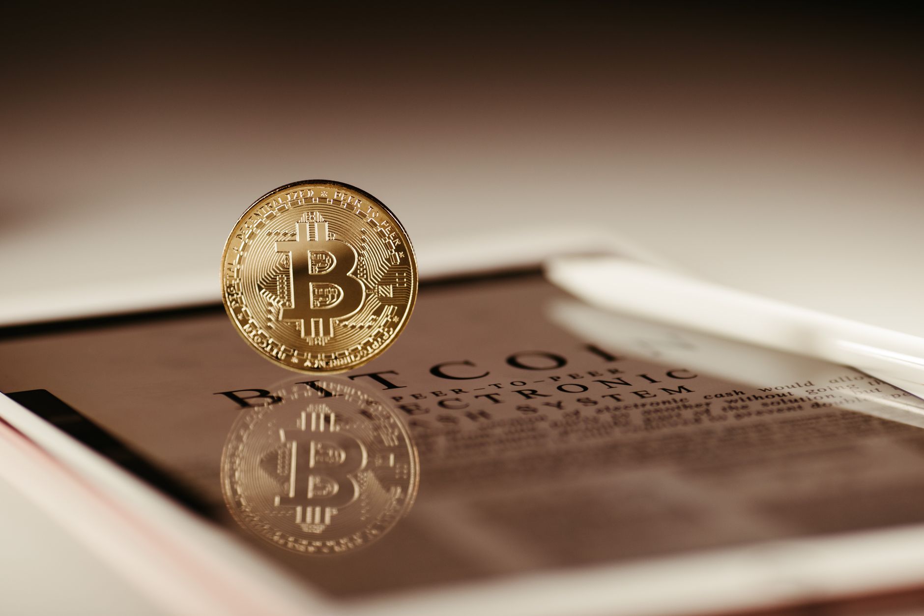 Stablecoin KYC Debate Moves to Exchanges and Wallets