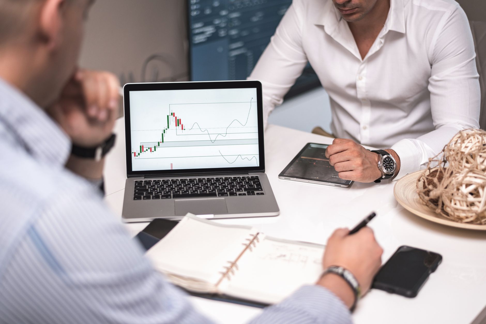 9 options trading strategies for beginners, ranked by risk
