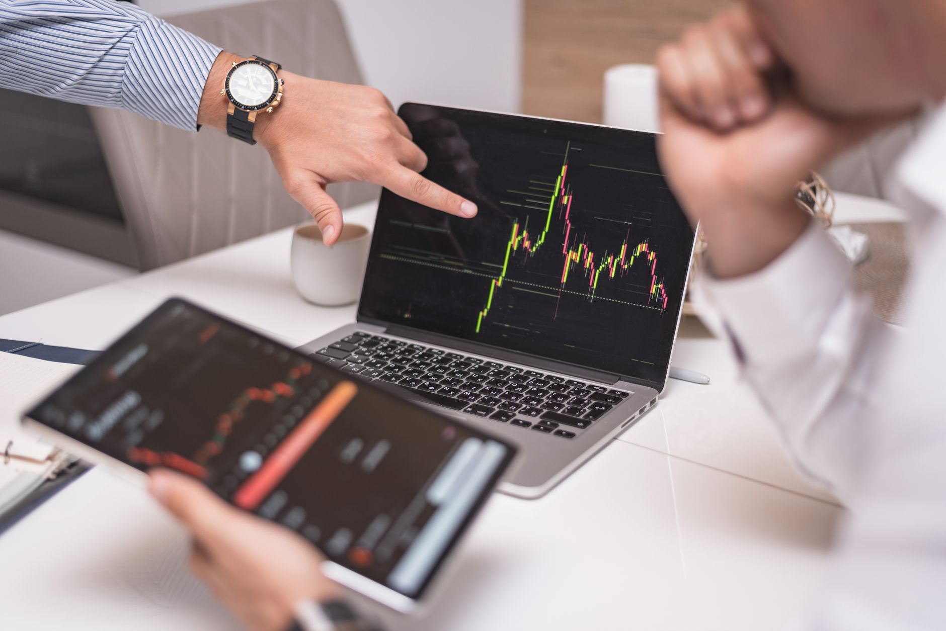 Apple Dropped by 5% After Earnings. History Says This May Happen Next