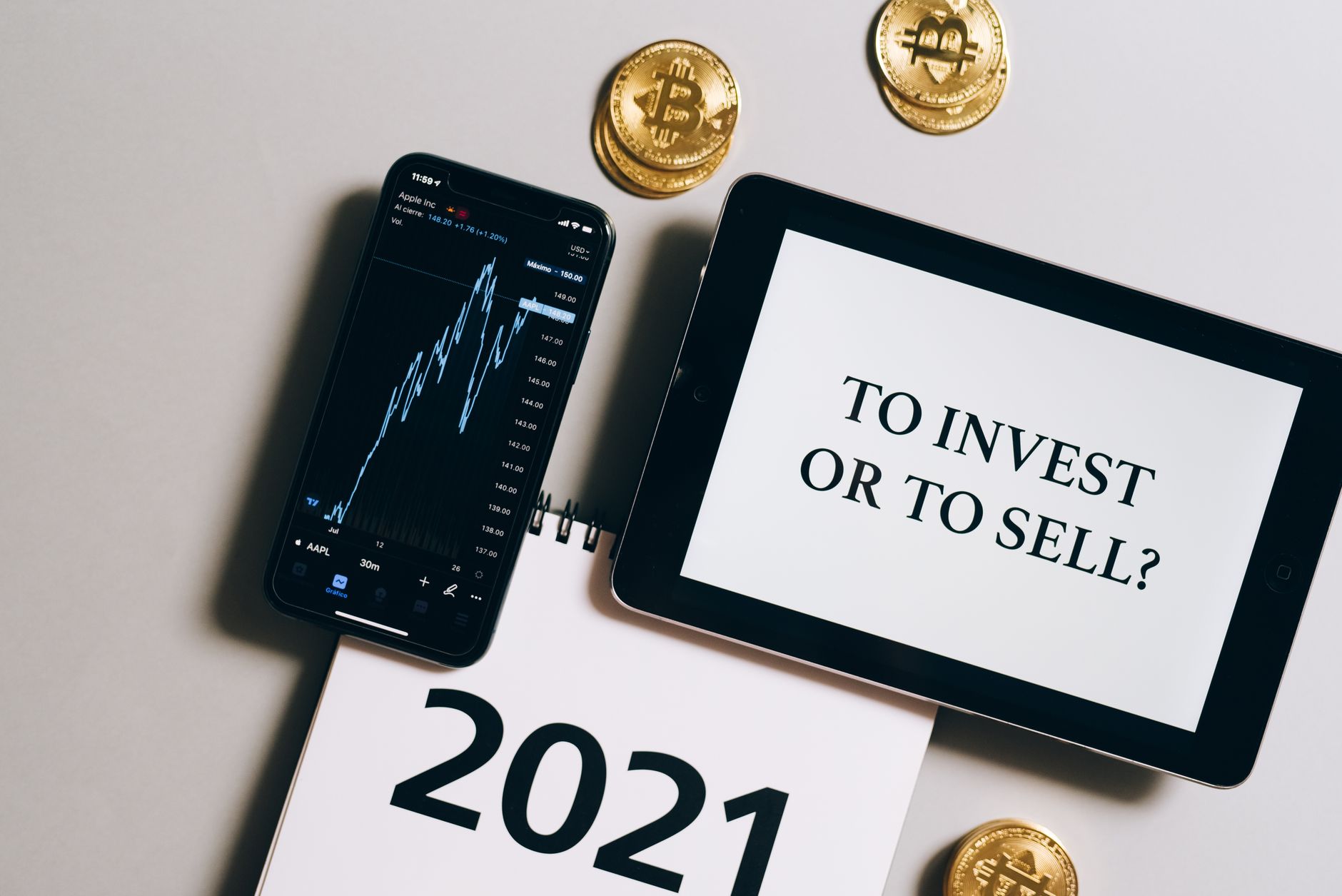 Why Bitcoin is Falling Despite US Stocks Hitting Record Highs