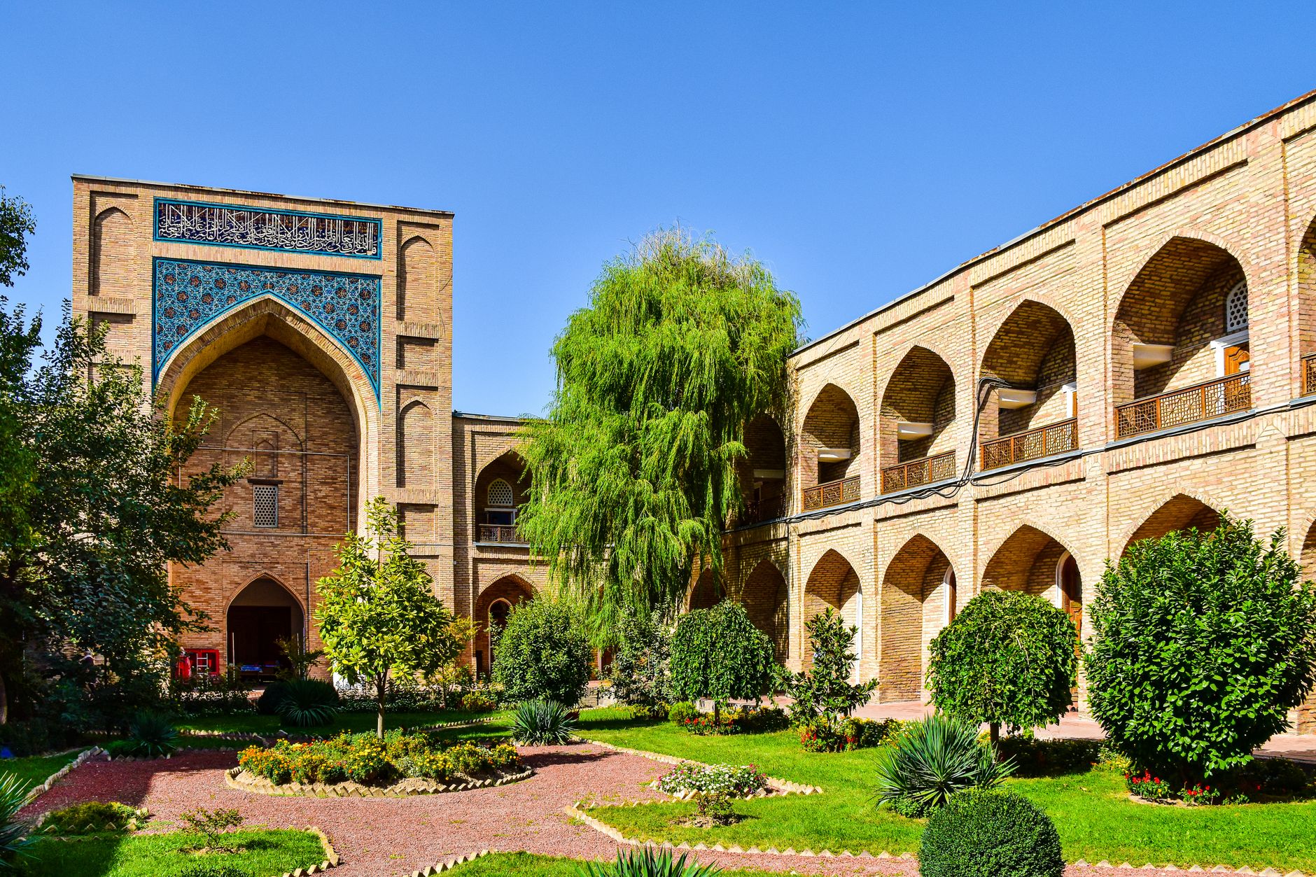 Uzbekistan unveils new business support system with loans, guarantees and inspection moratorium - Азия-Плюс