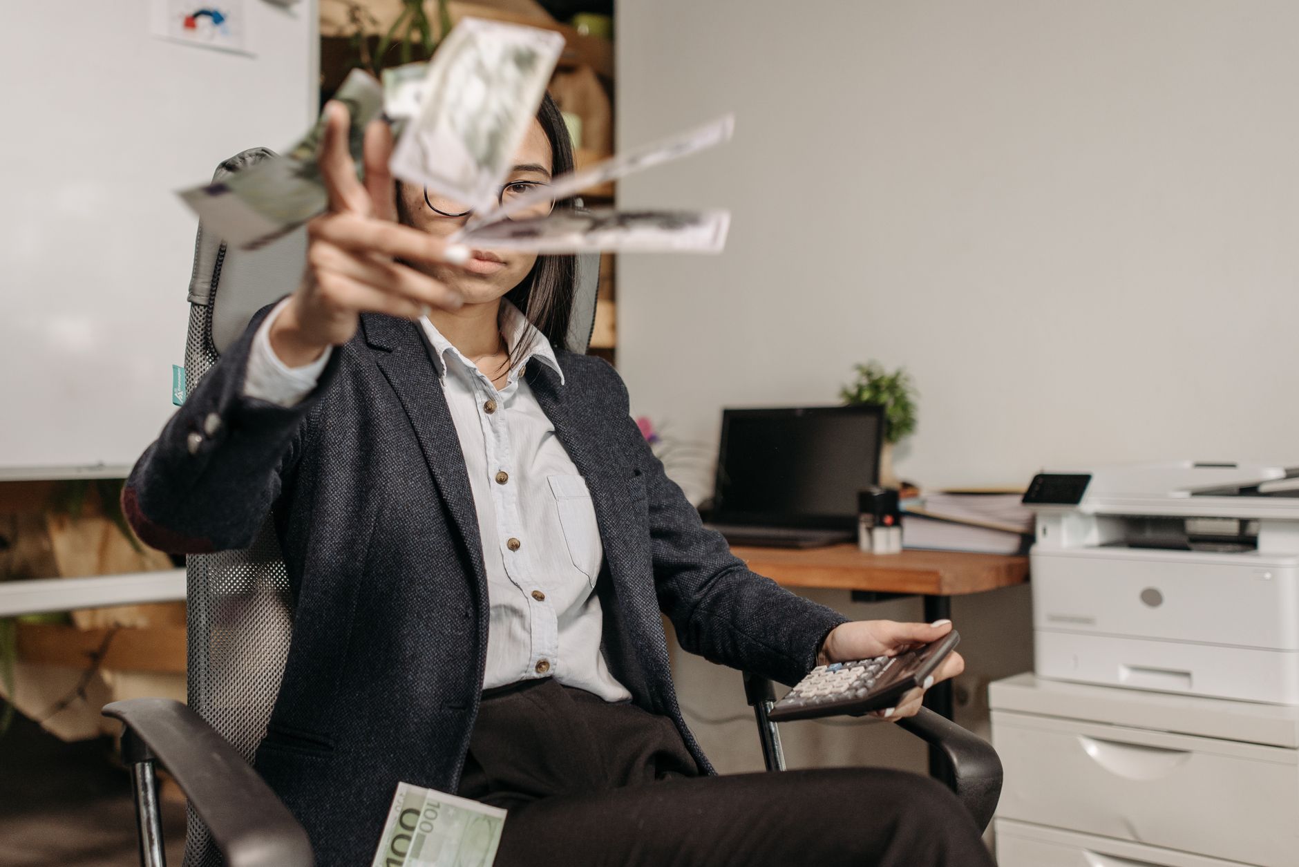 Hana Bank to Provide ₩200 Billion in Guaranteed Loans to Youth-Led Businesses, Up to ₩300 Million Per Company - finance.biggo.com