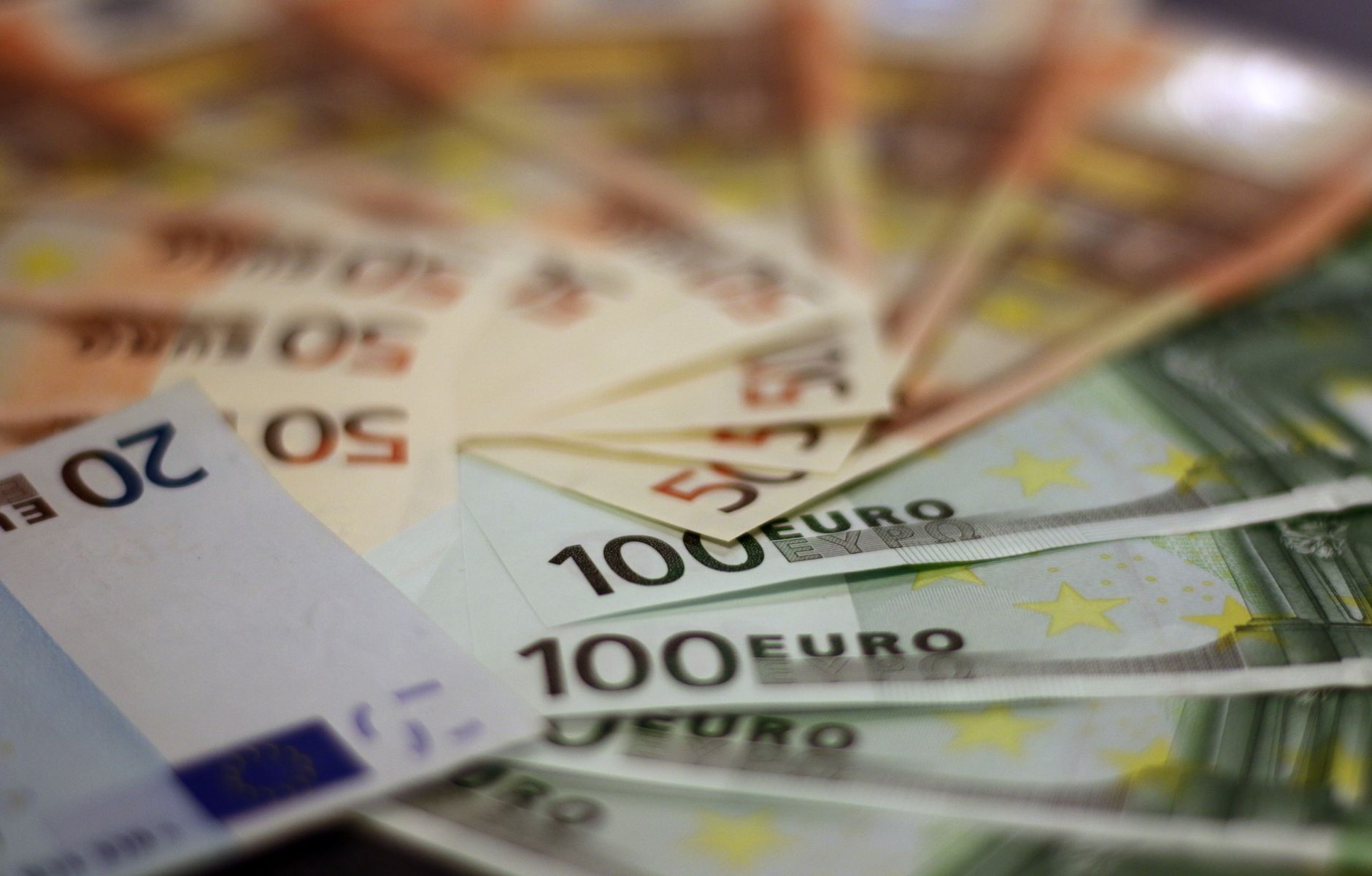 Banks Evaluate Growth Potential for Small Business Loans - 조선일보