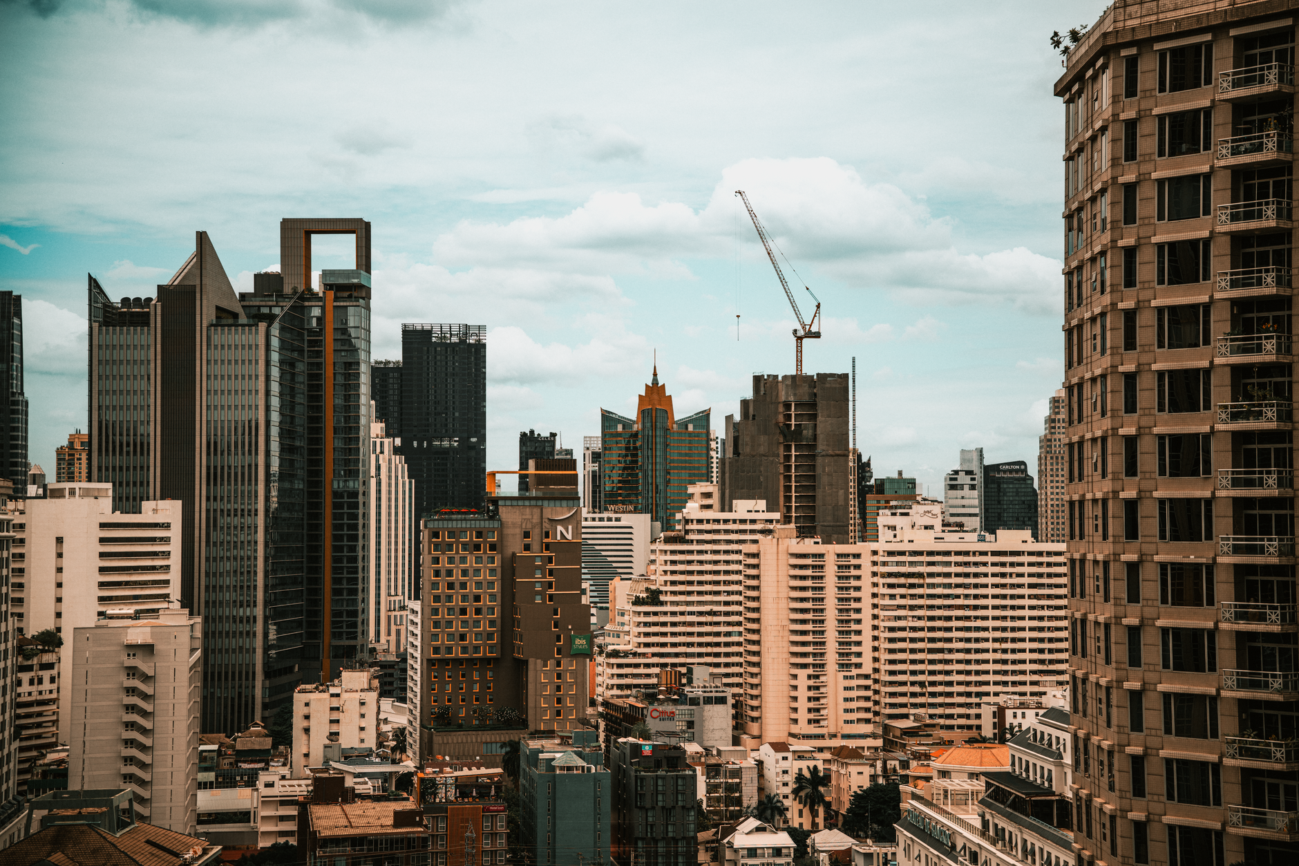 Downtown apartment projects score big construction loans as lending eases - Crain's Chicago Business