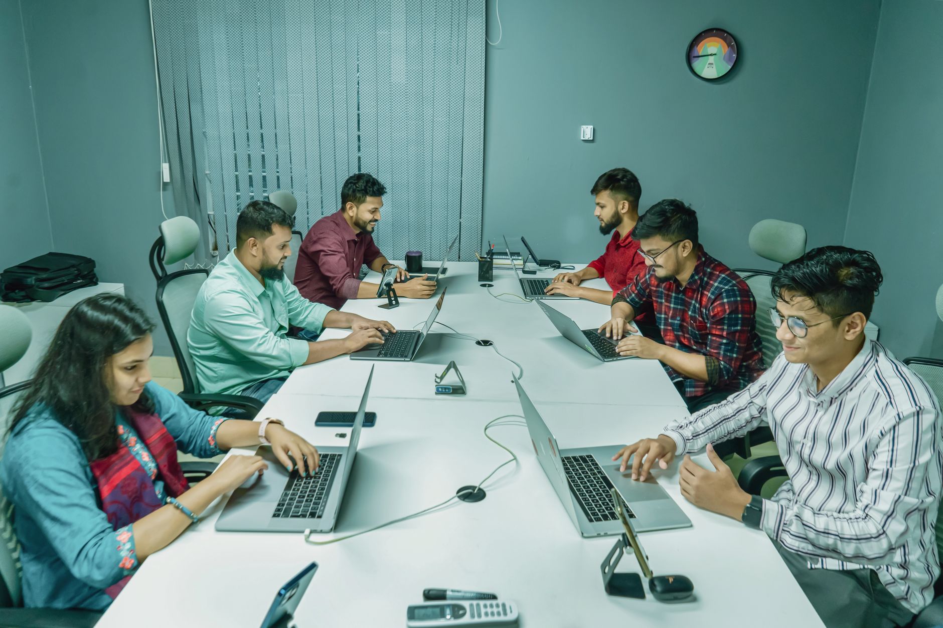 Calendly throws its hat into meeting note-taker circus